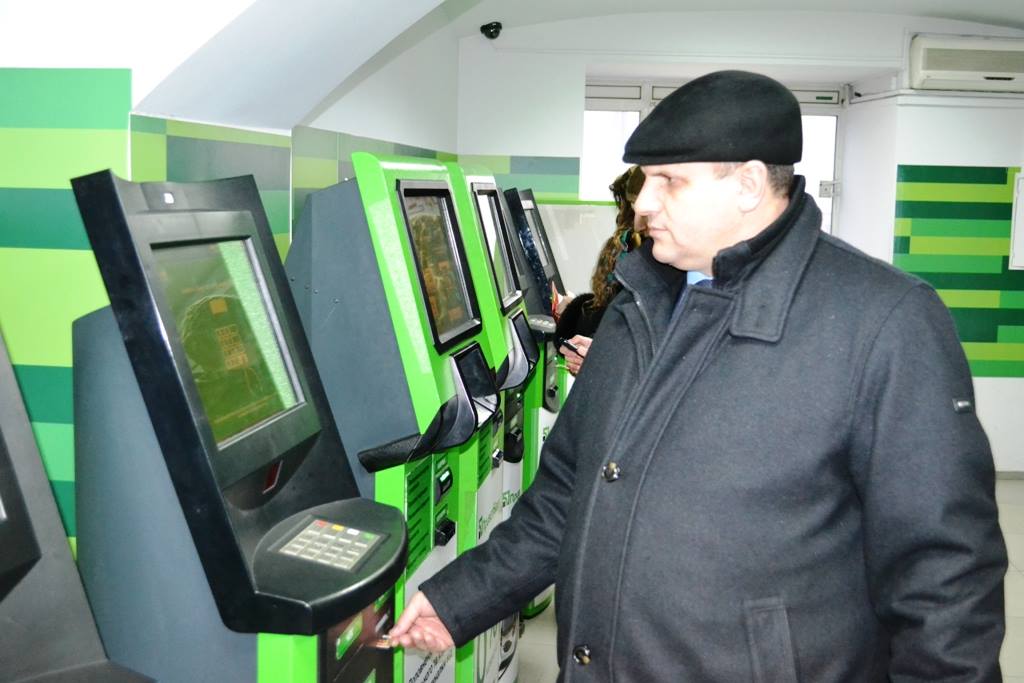 Іван Мунтян зайшов після роботи у відділення Приватбанку переказати гроші на фільм відомого буковинця