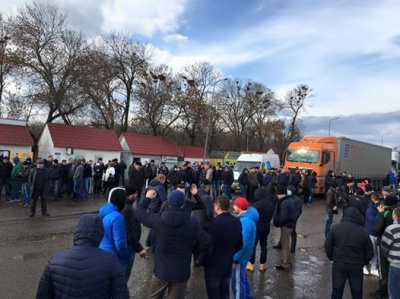 Рух транспорту на 'Порубному' в Чернівецькій області частково відновили