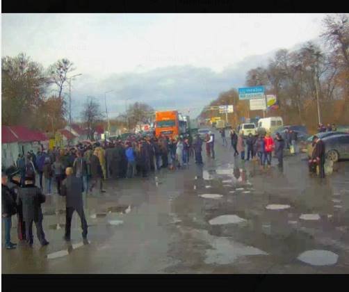 Наявність у громадянина України паспорта громадянина Румунії не звільняє його від сплати всіх митних платежів, - Чернівецька митниця ДФС про перекриття  дороги