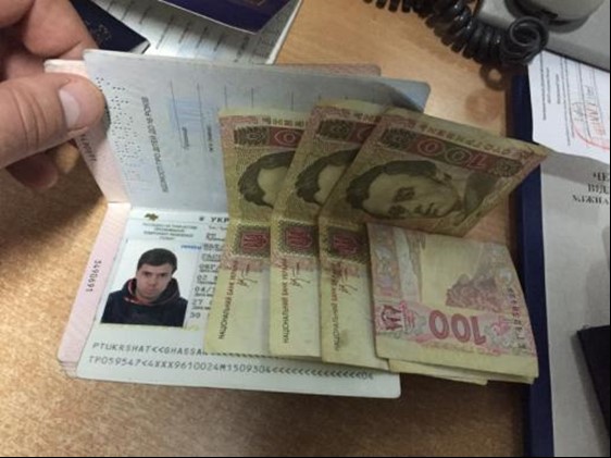 На Буковині затримано двох іноземців, які пропонували хабар прикордоннику