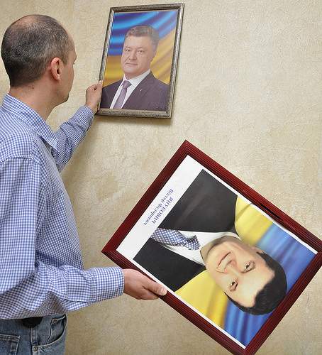 Міністр закликав прибрати із навчальних закладів портрети чиновників 