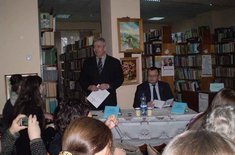 У Чернівцях обговорили майбутнє бібліотек:  кошти в бюджеті є міська рада планує сприяти розвитку культури 