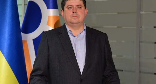 Бурбак: Луценко заработался и начинает терять понимание реалий. В 'Народном фронте' раскритиковали заявление лидера фракции БПП про самостоятельную отставку премьера 