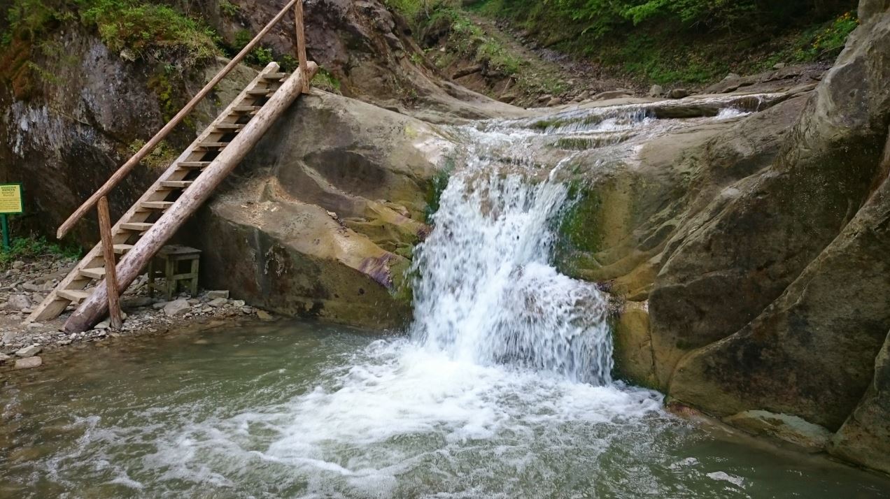 Лісівники кличуть журналістів  до скандальних Буковинських водоспадів