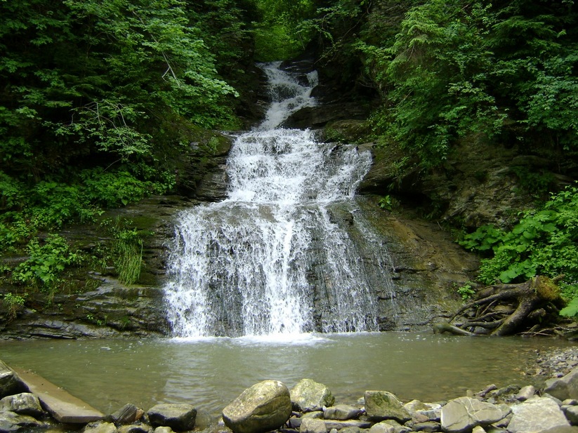Справу знищення Смугарівських водоспадів на Буковині намагаються спустити на гальмах, - нардеп