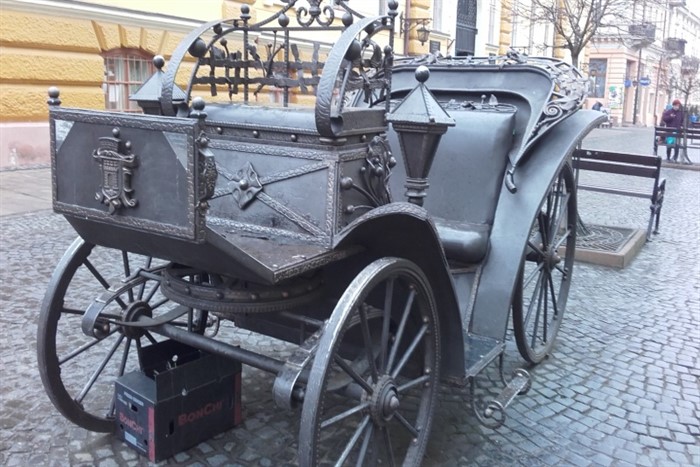 Карету з вулиці Кобилянської забрали на ремонт