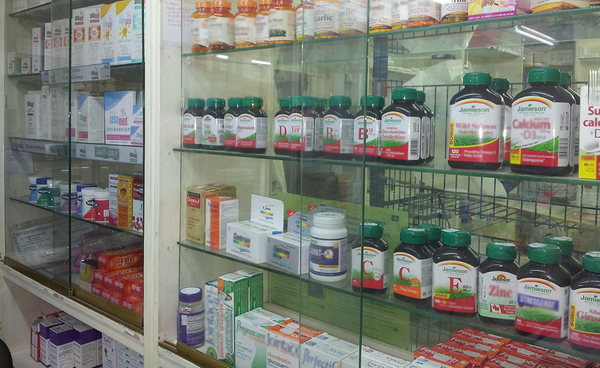 Бізнес під комунальним прикриттям: аптеки в чернівецьких поліклініках та лікарнях