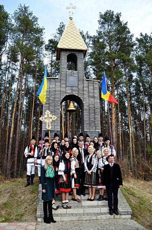 В урочищі Варниця вшанували пам’ять розстріляних буковинців у 1941 році