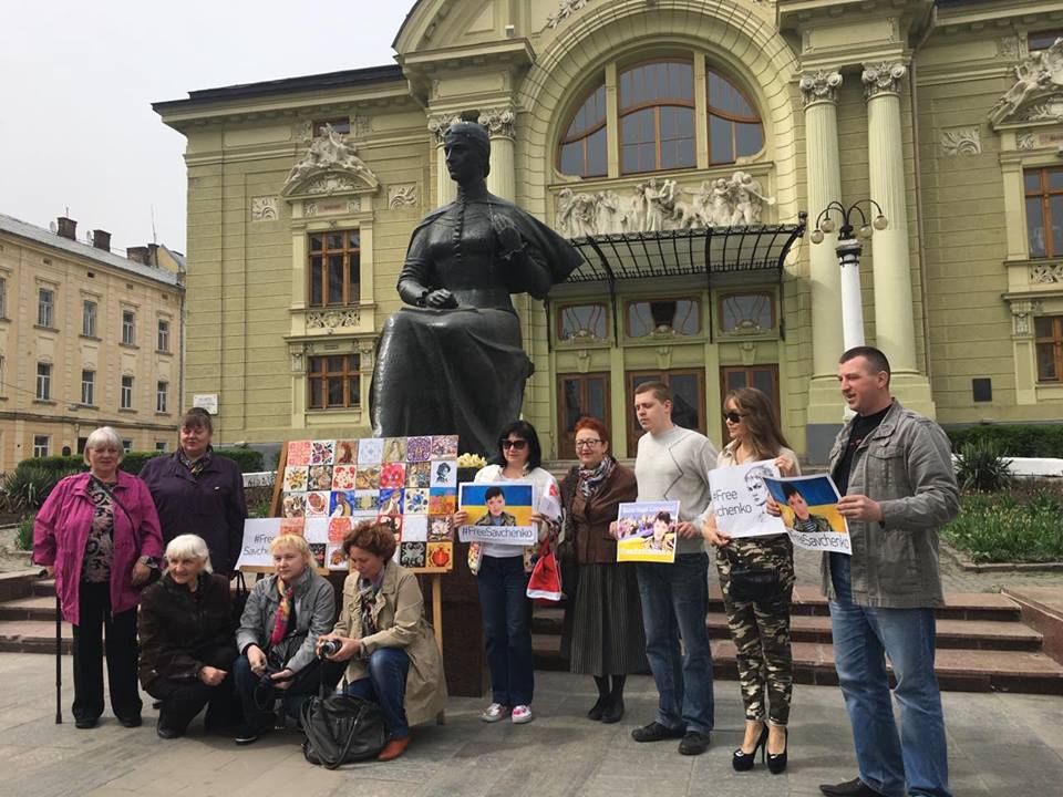 У Чернівцях «батьківщинівці» долучилися до акції митців на підтримку Надії Савченко