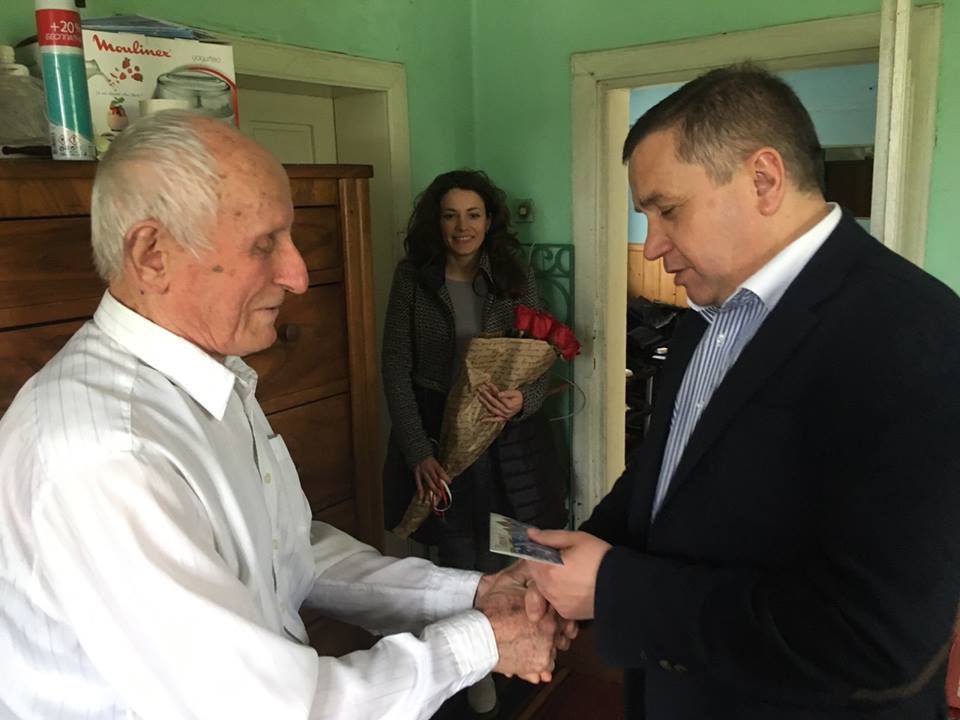 Чернівецькі «батьківщинівці» привітали ветерана партії зі славним 88-річчям
