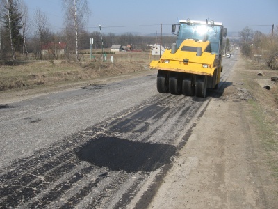 Дорожники Буковини сидять без роботи і зарплати