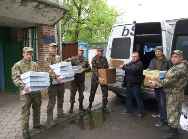 Буковинські 'фронтовики'  попіклувались, щоб хлопці ДССТУ в зоні АТО отримали Великодні подарунки