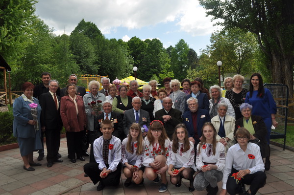 Чернівецькі активісти 'БПП-Солідарність' провели майстер-клас «Маки пам’яті» (фоторепортаж)