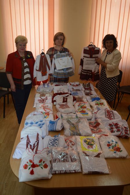 Буковина відправила 43 вишиванки дітям зони АТО