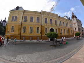 Скіфські та кельтські скарби з околиць Хотина передали музею у Чернівцях