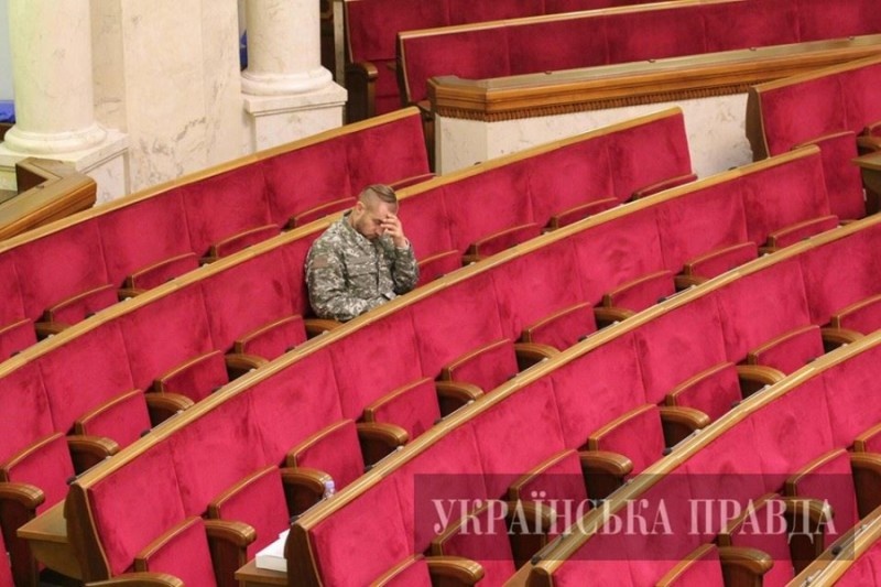 Буковинський козак  Гаврилюк не дочитав Конституцію України, бо її  вкрали у Верховній Раді