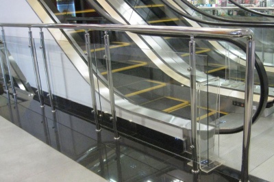 У Чернівцях у магазині дівчинка впала з ескалатора і важко травмувалася