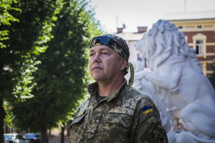 АТОвці прийшли в Чернівецьку ОДА з вимогою виділити їм землю: «Воювали на війні, тепер воюємо тут» 