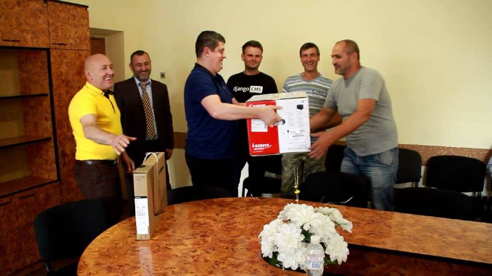 'Народний Фронт' допоміг з оргтехнікою кельменецьким організаціям АТОшників і 'афганців' 