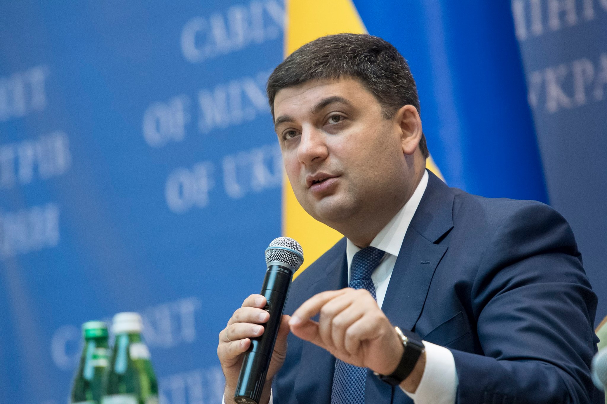 Гройсман налякав популістів картинками