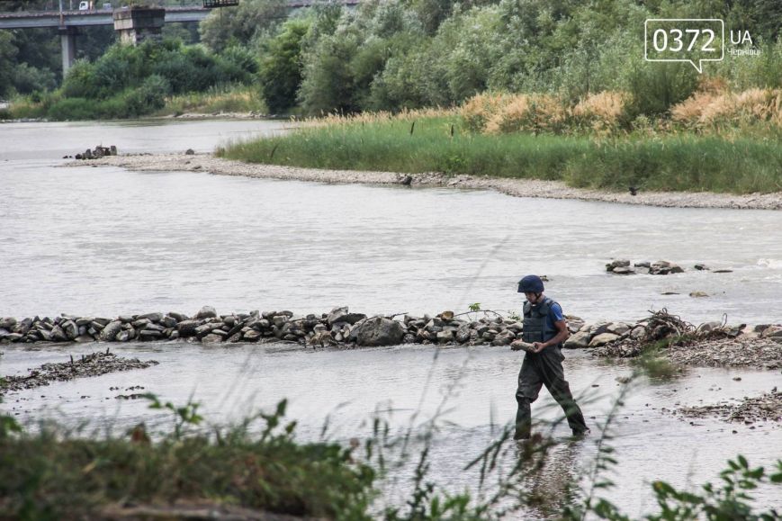 Через загрозу вибуху з чернівецького пляжу евакуювали відпочивальників 