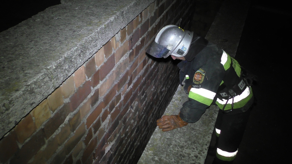 У Чернівцях дівчина впала з даху багатоповерхівки