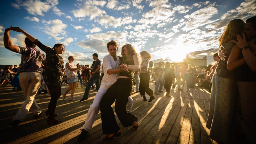 Чернівчан запрошують потанцювати під відкритим небом