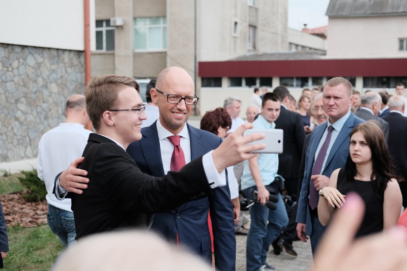 'Тут мають народжуватись буковинські Нобелівські лауреати': Яценюк і Гриневич відкрили новий корпус ЧНУ (ФОТО+ВІДЕО)