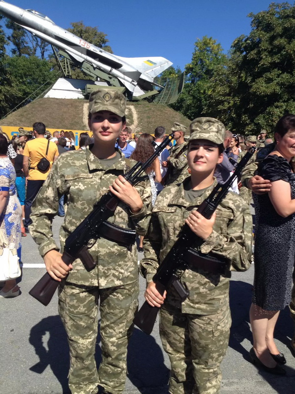 Новодністровські дівчатка – курсанти Житомирського військового інституту