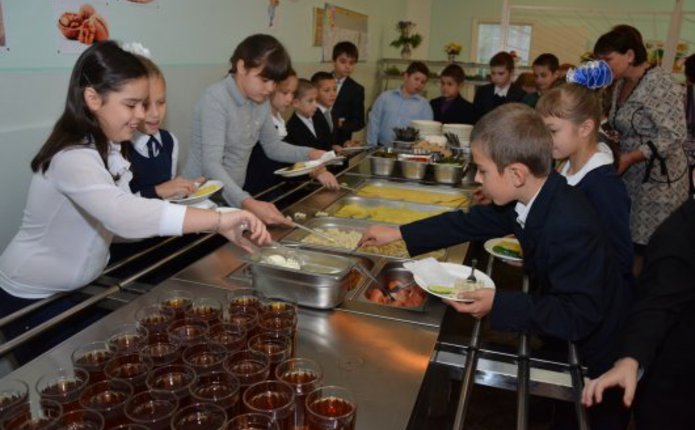 У Чернівцях половина  батьків  учнів  молодших класів хочуть, аби дітям видавали безкоштовні сніданки у школах