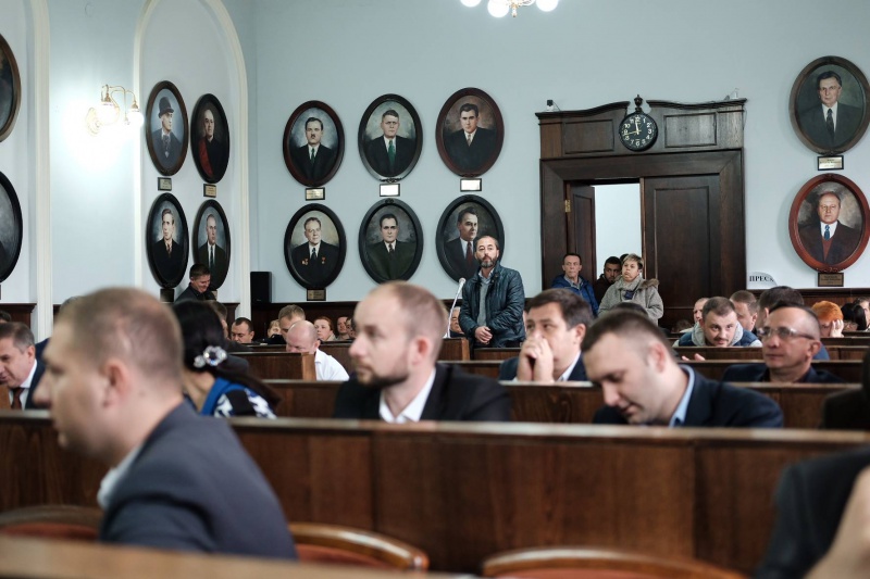 Стало відомо, хто з депутатів у Чернівцях голосував за корупційне рішення про демонтаж МАФів через депутатську комісію