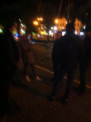 У Чернівцях активісти у масках зірвали показ фільму про представників ЛГБТ (ФОТО)