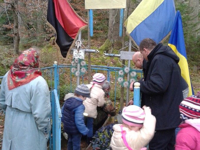 Вижницькі свободівці відреставрували могилу воїнів УПА