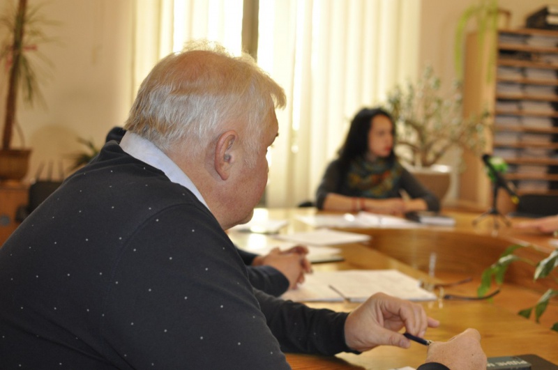 Чернівецький депутат погрожував журналістці, яка намагалася сфотографувати довідку Білика