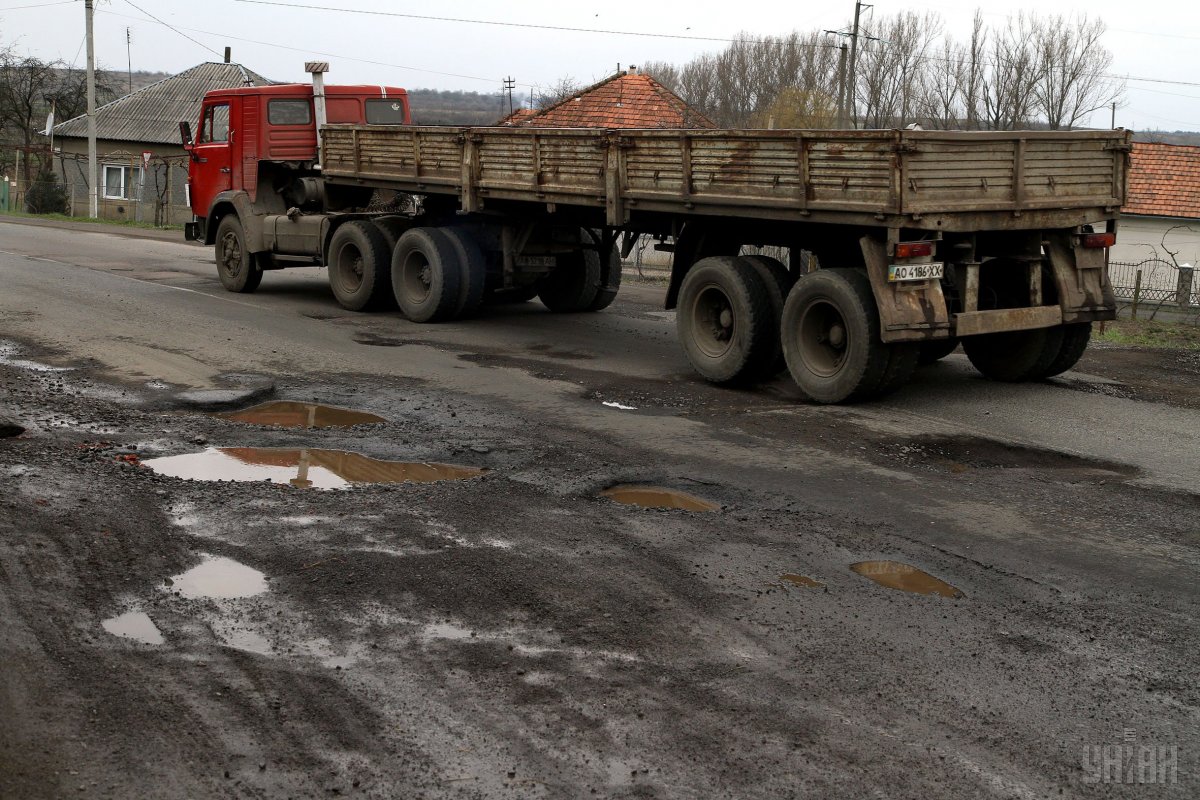 Дороги місцевого значення передадуть регіональній владі з 2018 року - закон