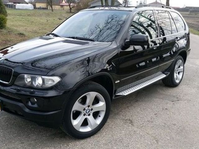 На Буковині держвиконавці безкоштовно віддають конфіскований BMW Х5 і рекламують тайники у ньому