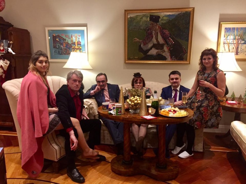 Буковинська сім’я Івасюків-Павлюків зустріла Новий рік з родиною Віктора Ющенка (ФОТО)