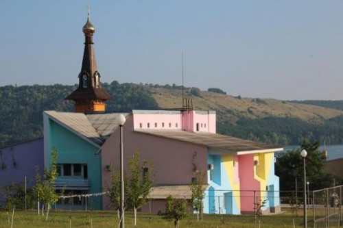 На Сокирянщині базу 'Вишнева', на яку претендувала  Новодністровська міська рада, віддали в оренду на 49 років Банченському монастирю