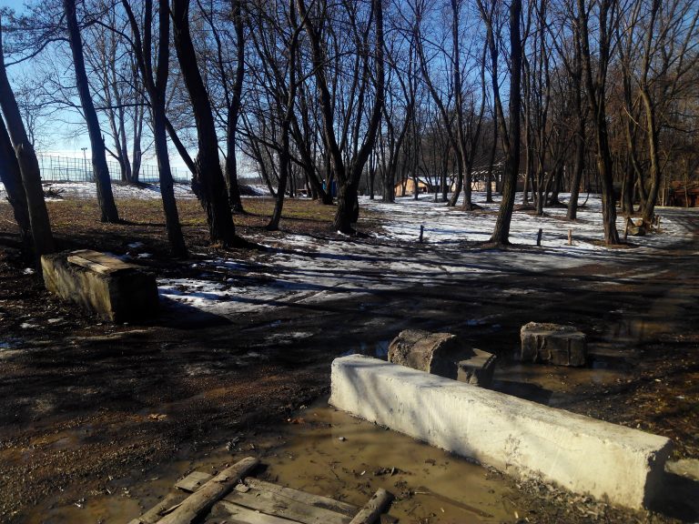 Поки чернівчани чубляться через Реформацію, чиновники дерибанять землі парку 'Жовтневий'