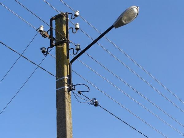 Навіщо було фінансувати з держбюджету програми по вуличному освітленню, щоб  тепер зробити це непомірною розкішшю? 