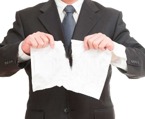 Мерія попередила дев'ятьох перевізників, які обслуговують 19 маршрутів, про розірвання угод  