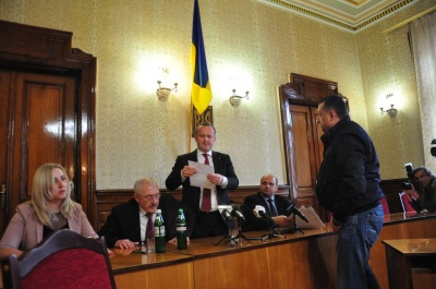 'Дві години влаштовували провокації, а принесли матеріали адресовані структурі, яка міністерству не підпорядкована'