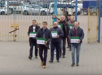 Представники ініціативної групи з проведення земельного референдуму подали документи до Центральної виборчої комісії (ЦВК)