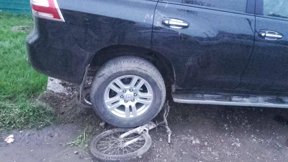 На Буковині неповнолітній велосипедист загинув після наїзду позашляховика (ФОТО)