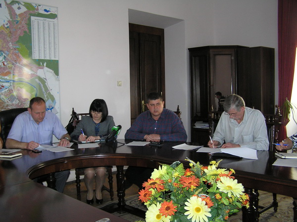 Навіть не володіючи, а лише безкоштовно користуючись другою ниткою газогону, облгаз отримує мільйони гривень, - М.Бурбак