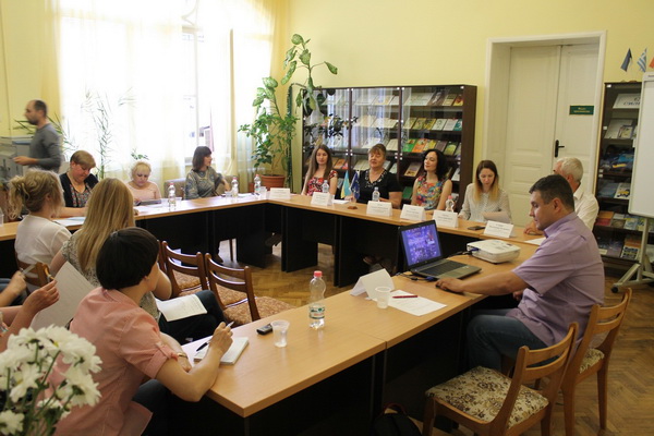 У Чернівцях обговорили моделі подальшого розвитку бібліотек в умовах децентралізації 