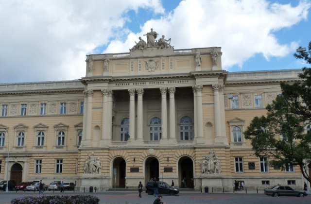 Літературознавця Богдана Пастуха викинули з Львівського університету за боротьбу з корупцією. Інтелектуали вимагають 'осушити болото'!