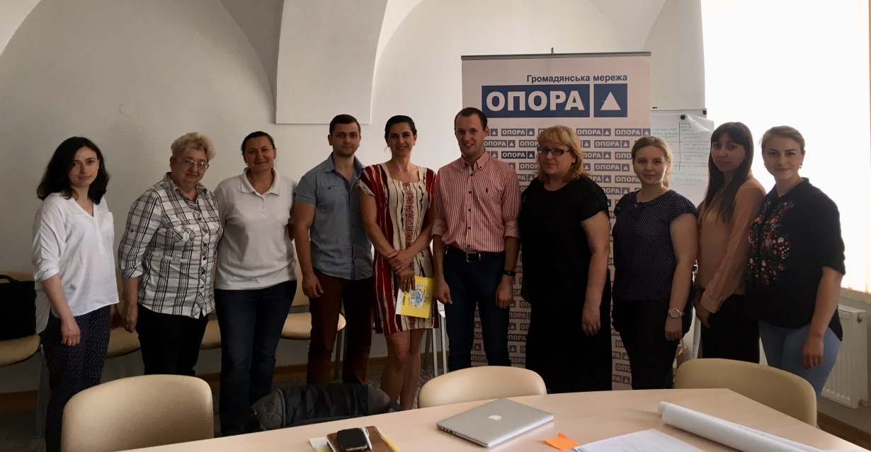 Команди нардепів Буковини шукали найкращі способи звітування перед виборцями