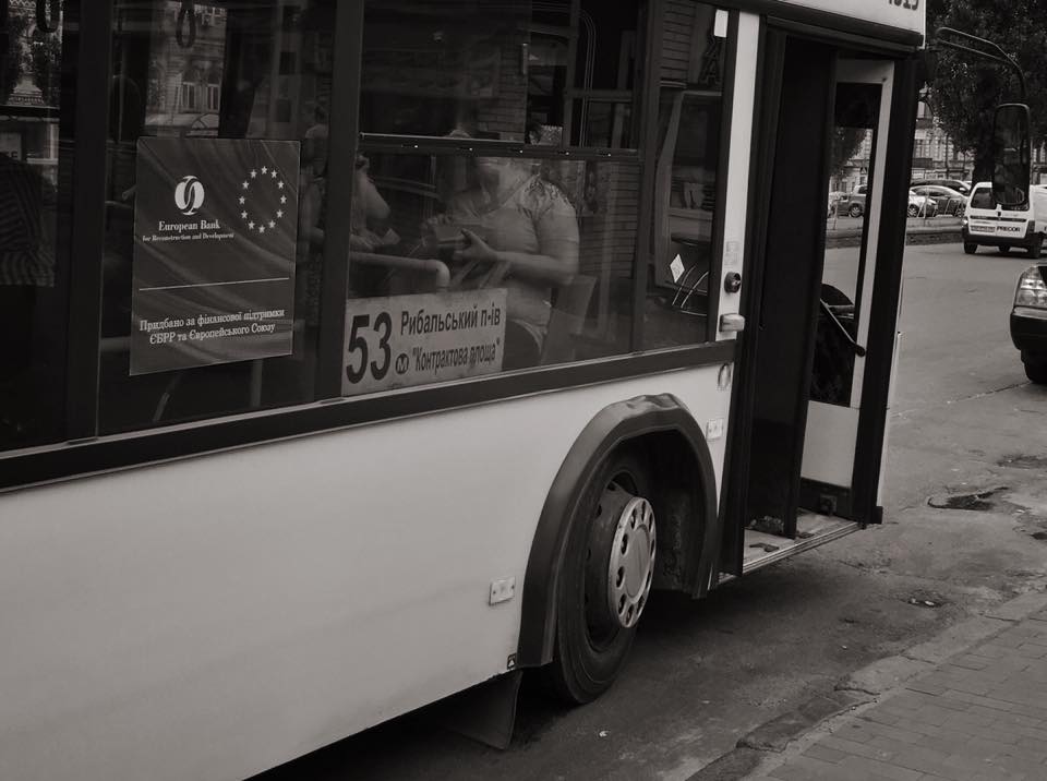 Поки чернівецькі депутати запихають городян у вживаний мотлох, кияни радісно їздять на новеньких автобусах (ОНОВЛЕНО)