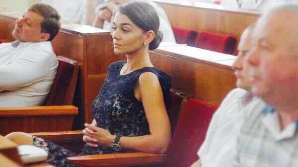 «Батьківщинівка» Альона Гливко закликає державний банк не закривати свої відділення у малих поселеннях на Буковині